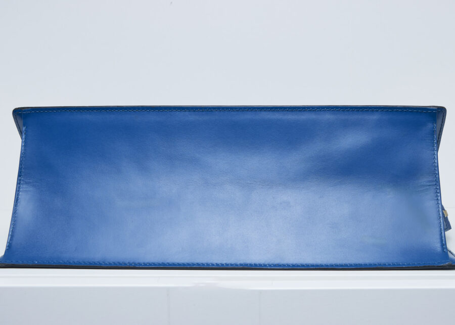sac triangle bleu cuir épi louis vuitton
